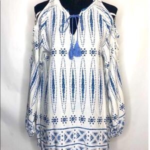 Love Richie woman’s cold shoulder top NWT